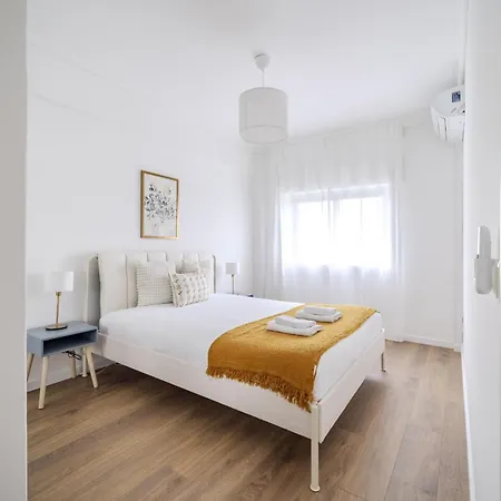 Apartment Cruz Design By House And People Braga