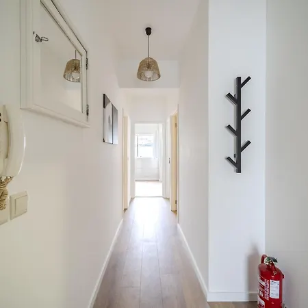 Daire Cruz Design By House And People Braga